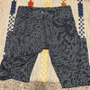 Lululemon capri size 6